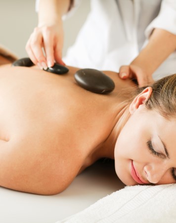 Massage aux pierres chaudes
