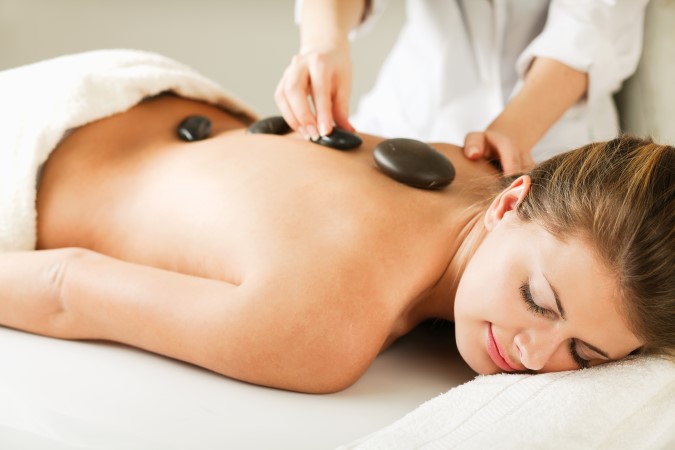Massage aux pierres chaudes
